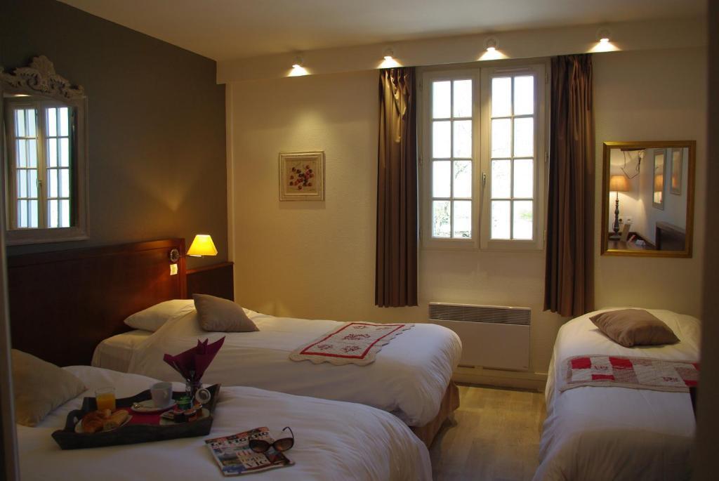 Hôtel Les Nymphéas Chaufour-lès-Bonnières Szoba fotó